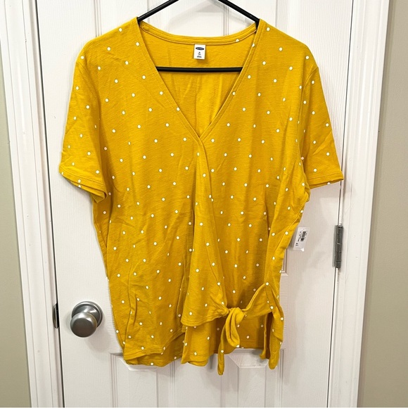 NWT Old Navy Yellow Polka Dot Faux Wrap Top Women’s Size XLT - Picture 2 of 6